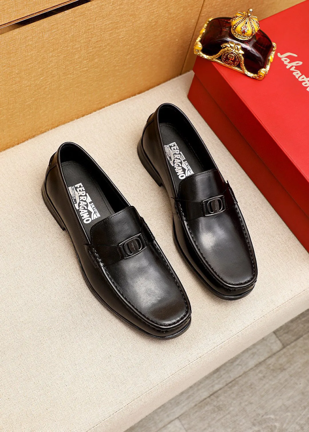 Men's shoes 💰460 💐 Product trademark: Ferragamo "Ferragamo" casual leather shoes Regular size: 38-44 (45.46🉑️customized) Product materials: Selected imported first-layer calfskin upper + luxury hardware buckle, imported water-dyed cowhide leather lining. Strong three-dimensional visual effect, original rubber outsole Color: 1⃣️color optional